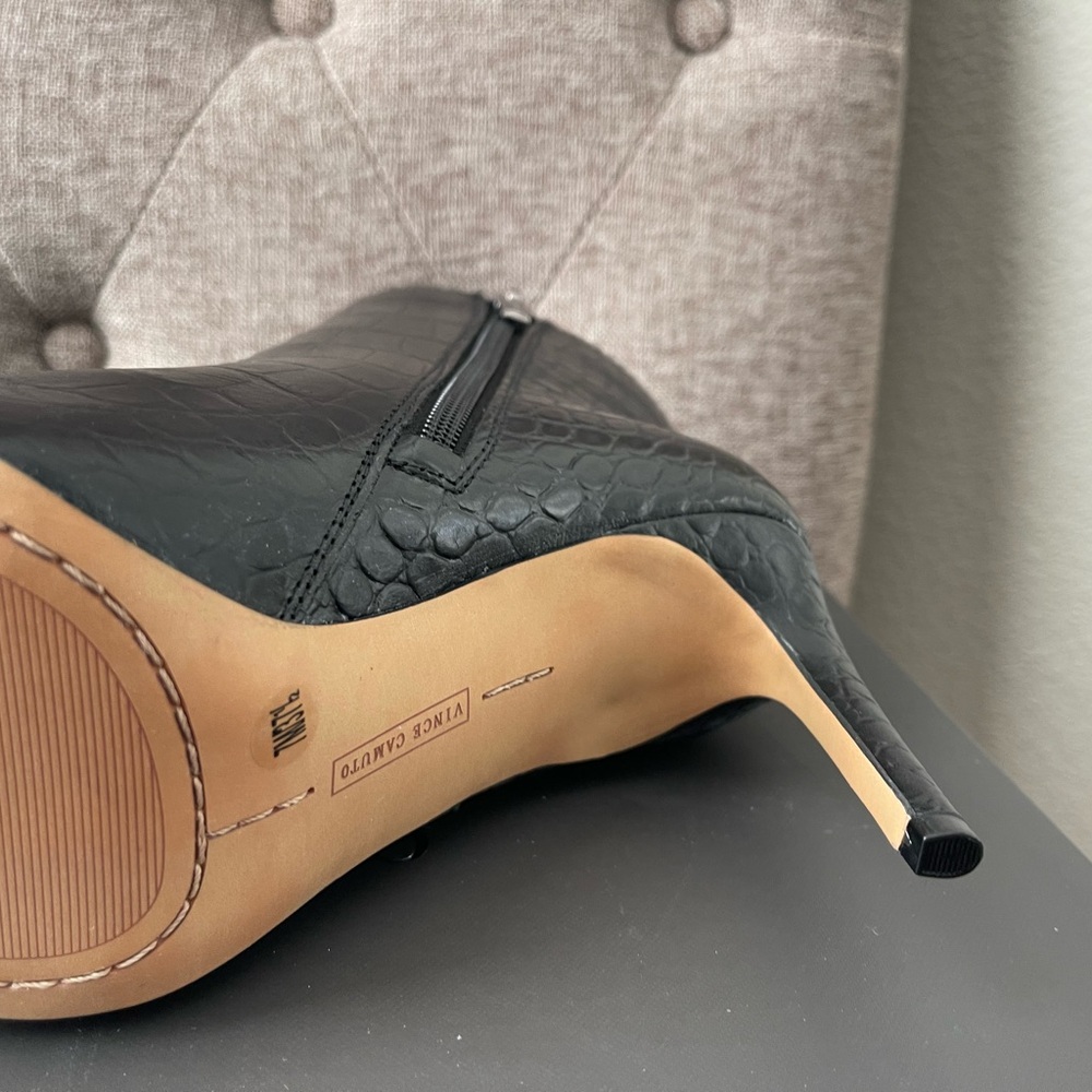 Vince Camuto Women's Allost Pointy Toe Bootie Ankle Boot In Size 7  EU 38 - Picture 10 of 10